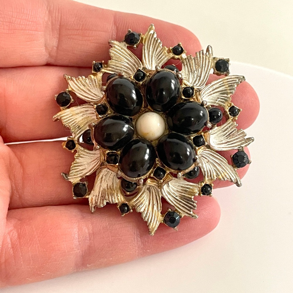 Vintage Black & White Floral Starburst Brooch with Cabochon Rhinestone D'ARNE 2" - Picture 8 of 9